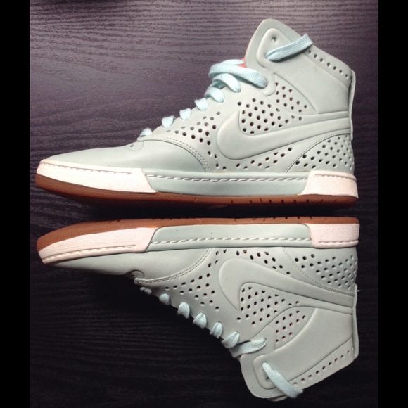 Nike Air Royalty MD LT VT NRG Sneakers women's Sz. 7 - Picture 6 of 7