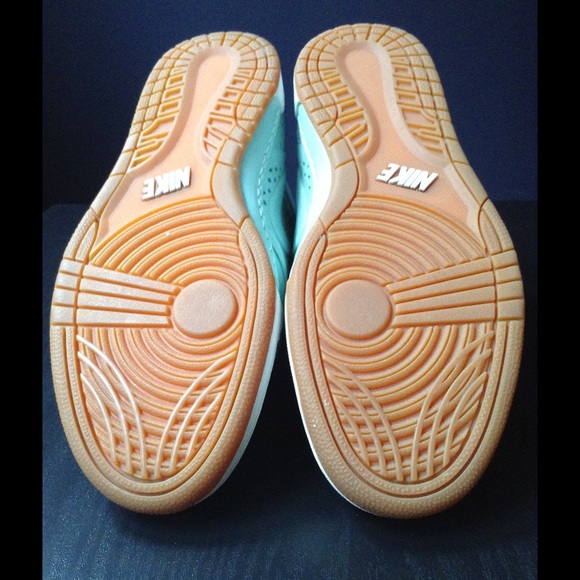 Nike Air Royalty MD LT VT NRG Sneakers women's Sz. 7 - Picture 7 of 7