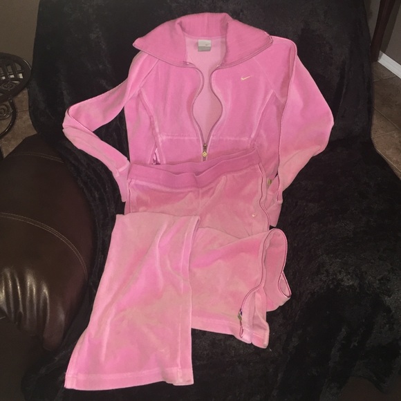 Nike Other - Ladies Nike velour sweat suit