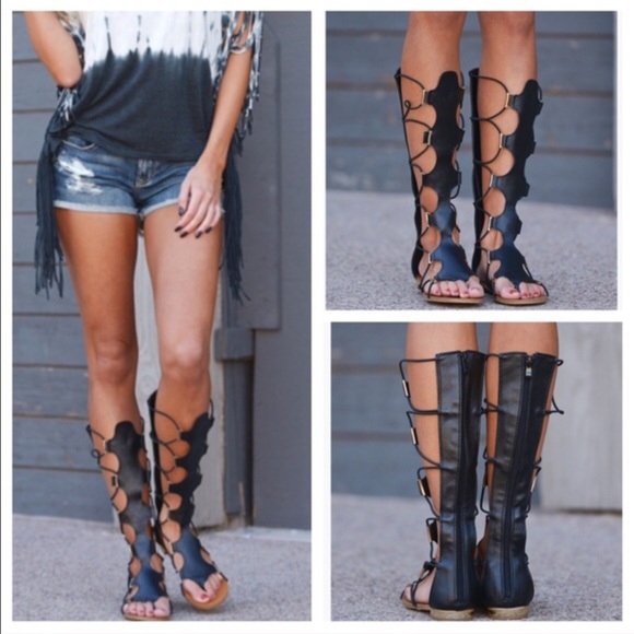 ‼️LAST PAIR ‼️ Black Gladiator sandals - Picture 3 of 3