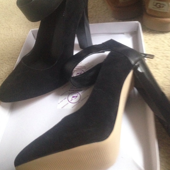 Shoes - Picture 1 of 2