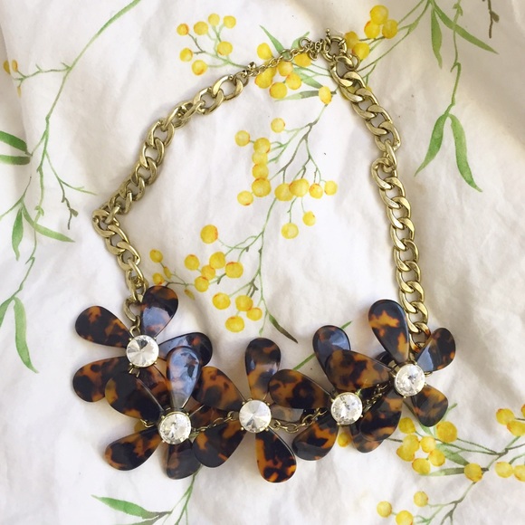 Beautiful tortoise statement necklace!