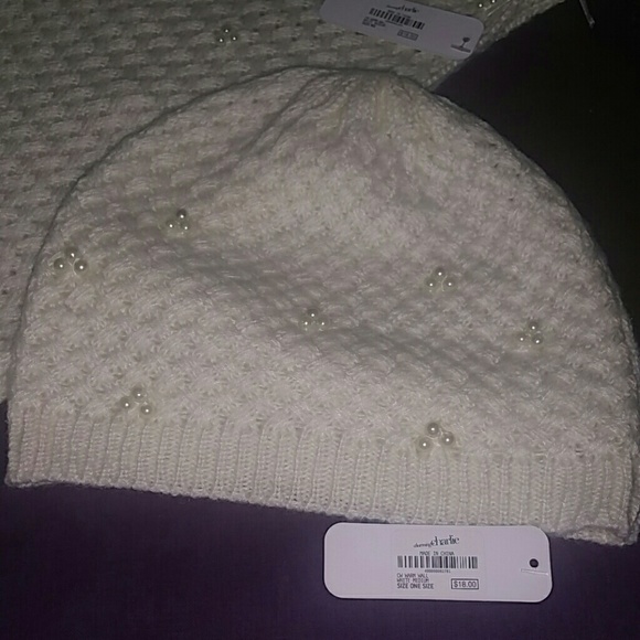Cute Cream hat and scarf set from charming charlie - Picture 1 of 4