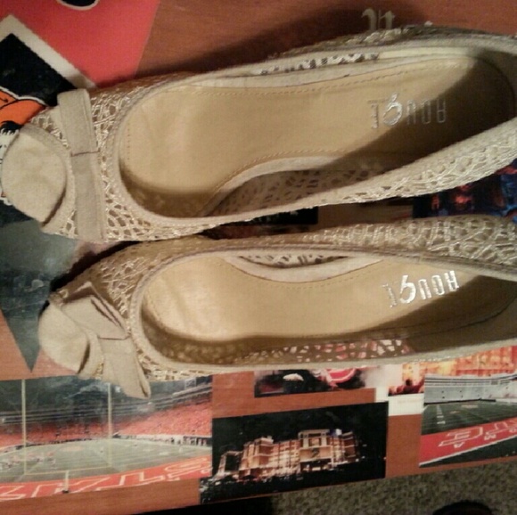 Cream crochet peep toe heel