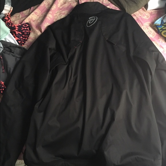 New asics jacket - Picture 2 of 3