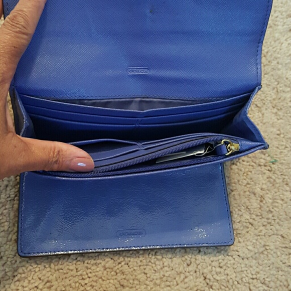 Authentic Coach Wallet FIRM PRICE - Picture 2 of 3