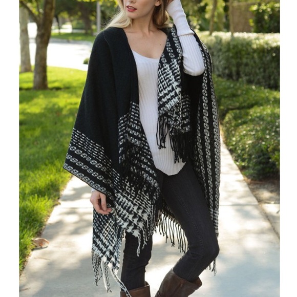 LOWEST "Pied Beauty" Fringed Printed Poncho - Picture 4 of 4