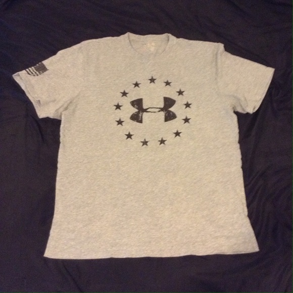 XL Armour graphic workout shirt