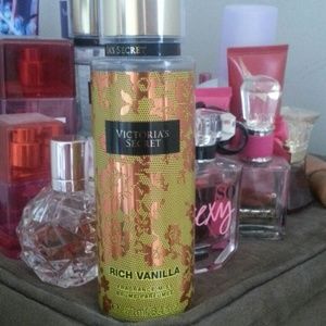 Victoria's Secret Rich Vanilla Body Mist