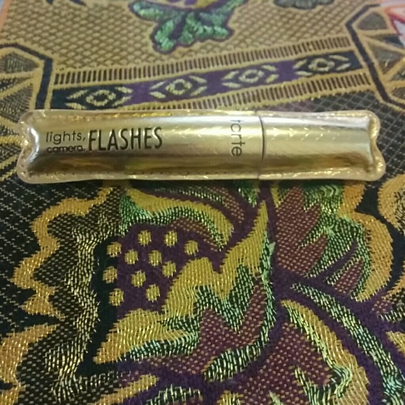 Tarte lights camera flashes mascara