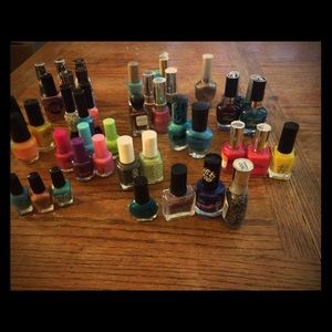 Huge lot of nail polishes 💅🏻