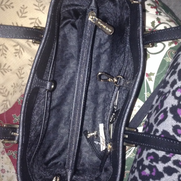 Brand new michael kors tote - Picture 4 of 4