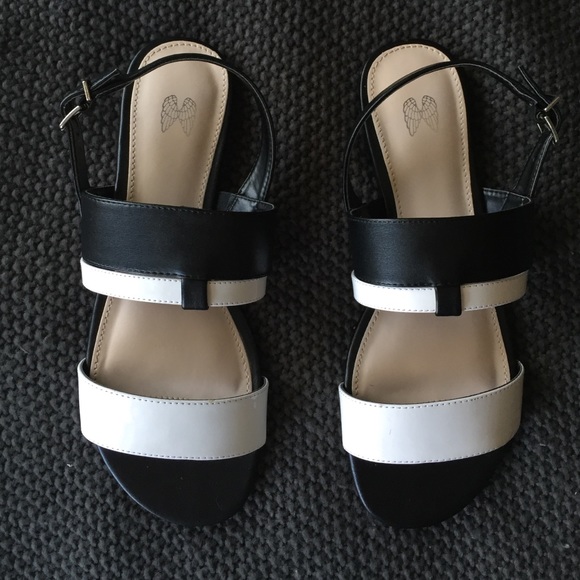 VICTORIAS SECRET SANDALS