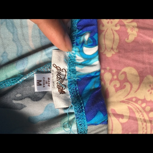 Leggings with flowers on them - Picture 3 of 3