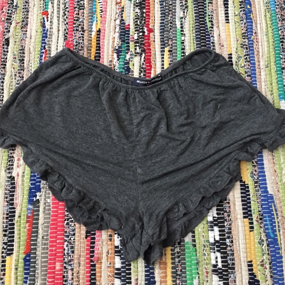 Brandy Melville vodi shorts