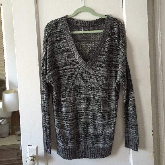 URBAN OUTFITTERS SWEATER