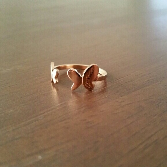 Ring - Picture 1 of 3