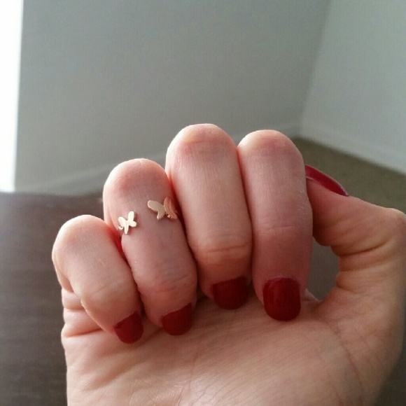 Ring - Picture 3 of 3