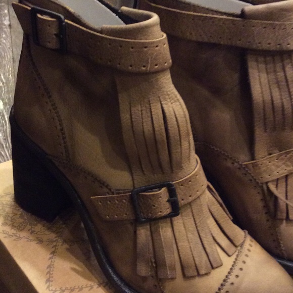 Free People circle Back Heel *Sale* - Picture 2 of 4