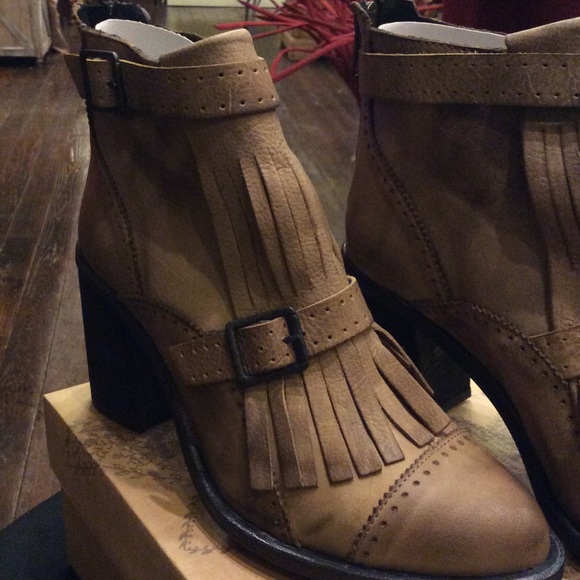 Free People circle Back Heel *Sale* - Picture 4 of 4