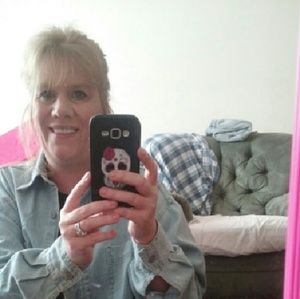 Meet your Posher, Dena