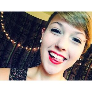 Meet your Posher, Amelia