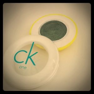 ck One 'wipe out' dark green eyeshadow single