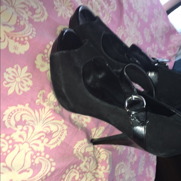 Heels - Picture 3 of 3