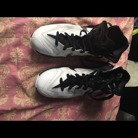 Basketball shoes - Picture 3 of 4