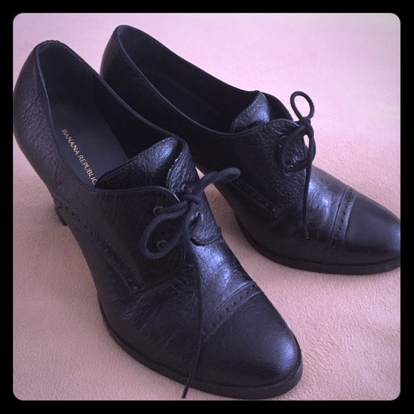 Banana Republic Shoes - Banana Republic Soft Leather Oxford Heels
