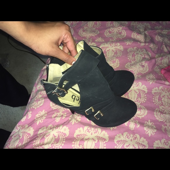 Heels - Picture 2 of 3