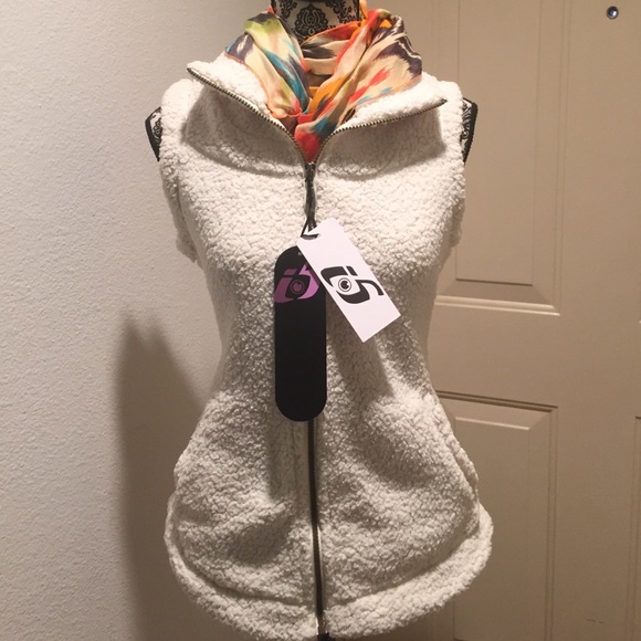 I 5 Apparel Sweaters - ****SOLD****Cozy Sweater Vest/Ladies Sherpa Vest