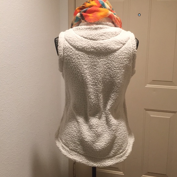 ****SOLD****Cozy Sweater Vest/Ladies Sherpa Vest - Picture 3 of 4