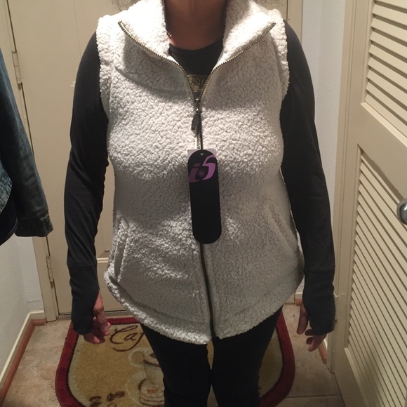 ****SOLD****Cozy Sweater Vest/Ladies Sherpa Vest - Picture 4 of 4