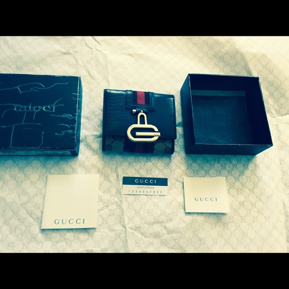 Gucci Accessories - Women's Authentic Gucci Wallet