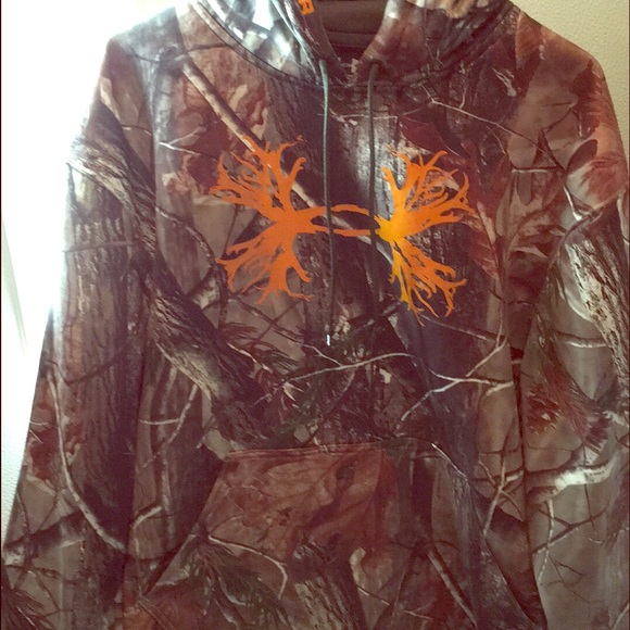 Men's medium under armor hoodie