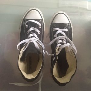 🚫SOLD🚫 Black & White Hightop Converse