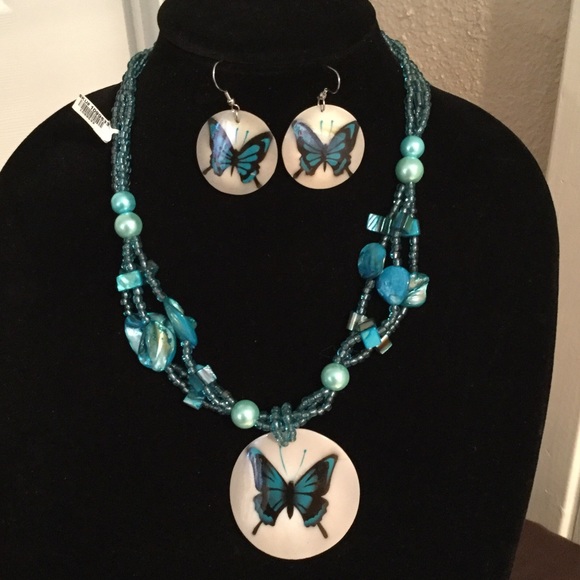 Necklace and earring set