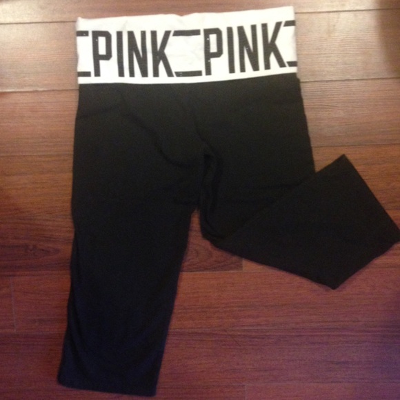 PINK Victoria's Secret Pants - NWOT Victoria Secret Pink capris. Perfect ❤️