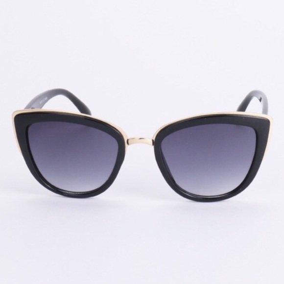 Accessories - LAST PAIR!!! 😎Cat Eye Black Sunnies😎