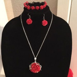 Necklace, earrings and bracelet set.