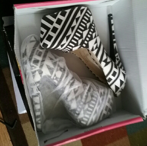 Triangulation platform pumps - Picture 1 of 2