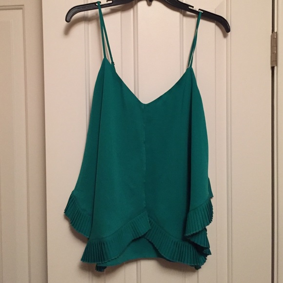 Green flounce hem with pleats tank - Picture 1 of 3