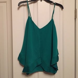 Green flounce hem with pleats tank