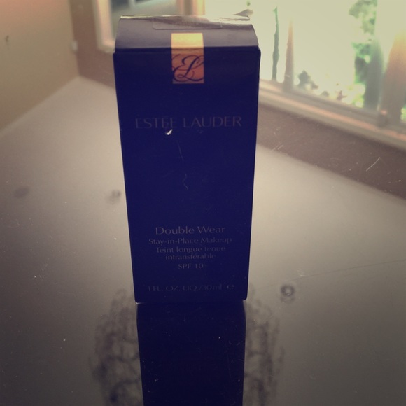 Estée Lauder double wear makeup