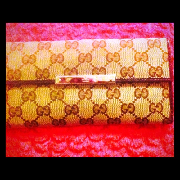 Authentic Women's Large Classic Gucci Wallet