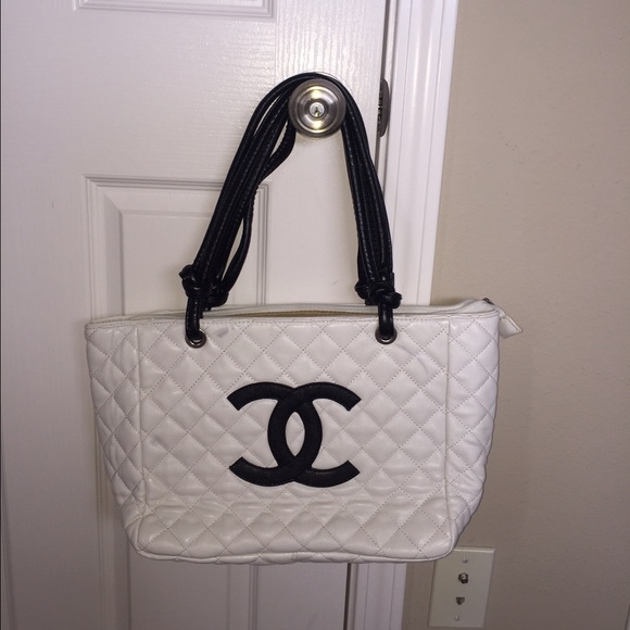 Knockoff handbag CHANEL. Great condition