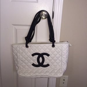 Knockoff handbag CHANEL. Great condition