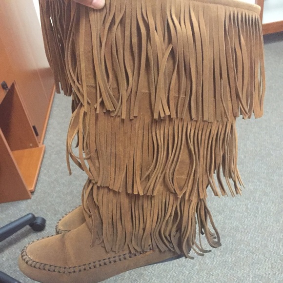 Size 9.5 moccasin boots! - Picture 2 of 4