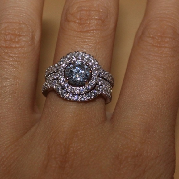 ON SALE ring. Sizes 5, 6. PRICE FIRM - Picture 4 of 4